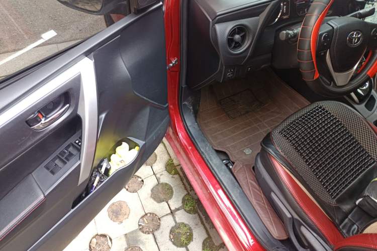 Used Toyota Levin 2017 Revised Dual-Engine 1.8H GS E-CVT Elite Sunroof Version China V Standard