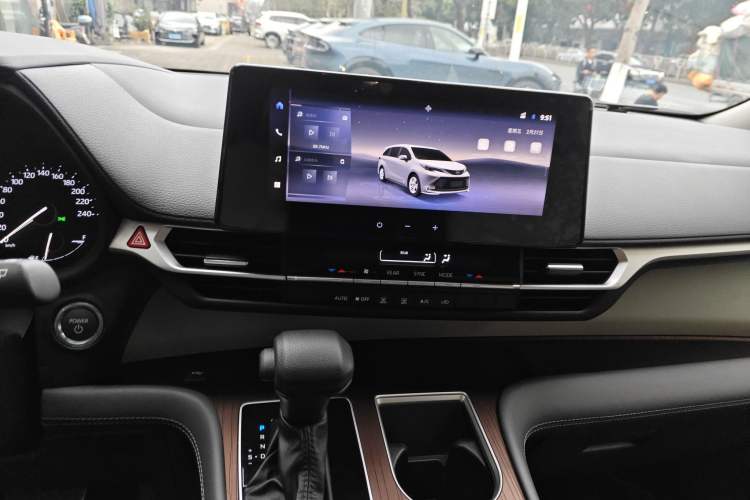 Used Toyota Sienna 2024 2.5L Hybrid Comfort Edition