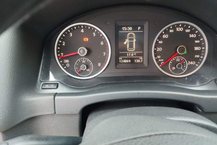 Used Volkswagen Tiguan 2015 1.8TSI Automatic Two-Wheel Drive Trend Edition Odometer Close Up