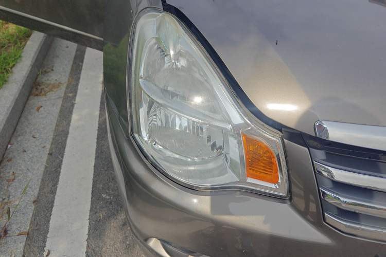 Used Nissan Sylphy 2016 Classic 1.6XE Manual Comfort Edition Right Front Headlight