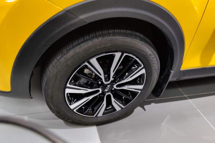 Used Kia kx1 Stonic 2021 1.4L CVT Fun & Sunroof Model
