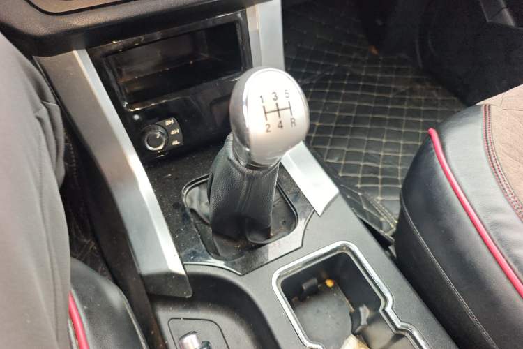 Used Leopaard Q6 2015 2.4L Manual 4x4 Excellence Edition
