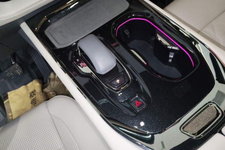 Used Zeekr 009 2024 7-Seater Walk-Through Version Four-Wheel Drive 108 kWh
