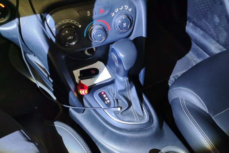 Used Fiat Ottimo 2014 1.4T Automatic Comfort Edition Gear Lever