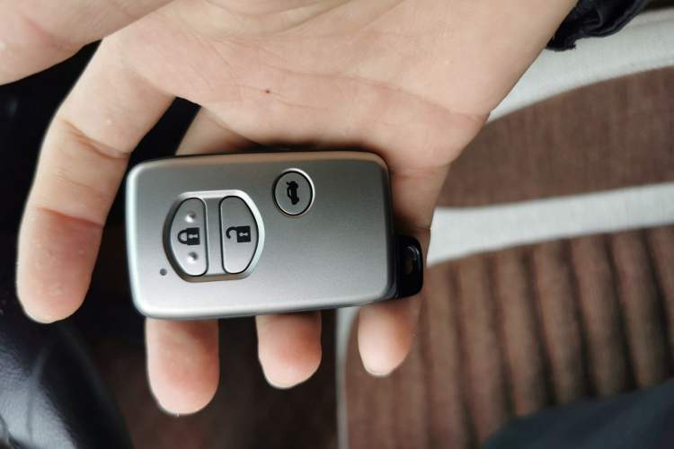 Used Toyota Crown 2010 3.0L Royal Saloon Vehicle Key