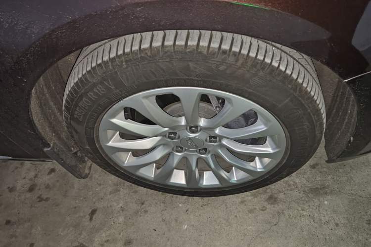 Used Cadillac XTS 2018 28T Tech Edition Right Front Wheel Hub