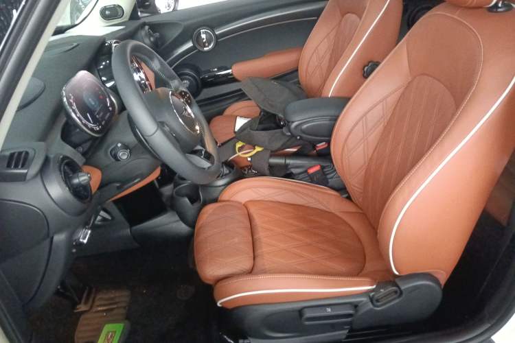 Used MINI 2023 2.0T COOPER S Artist Left Front Seat