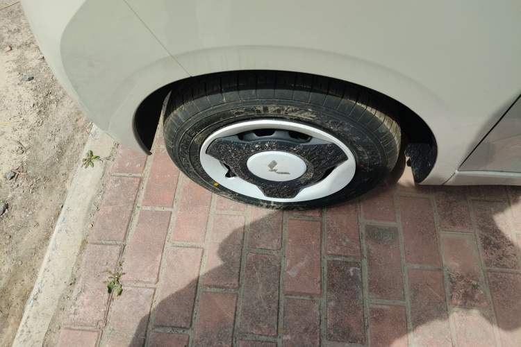 Used Wuling Hongguang MINIEV 2024 3rd Generation 215km Youth Edition Left Front Wheel Hub