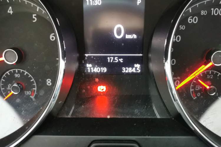 Used Volkswagen Lamando 2015 280TSI DSG Comfort Edition Odometer Close Up