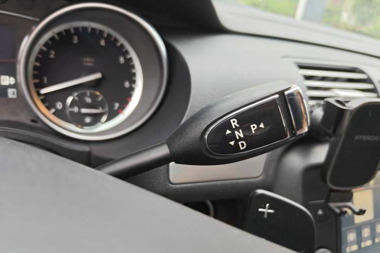 Used Mercedes-Benz R-Class 2014 R 320 4MATIC Business Model