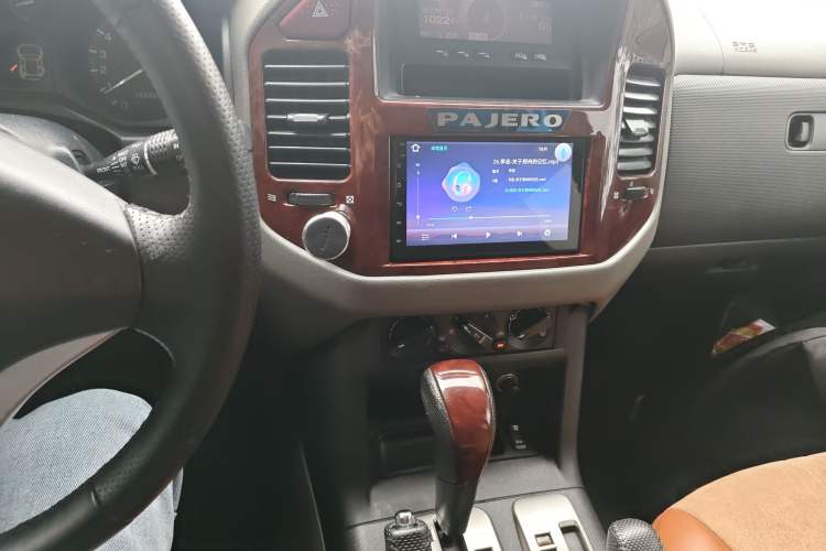 Used Mitsubishi Pajero 2011 V73 3.0L AT GLX
