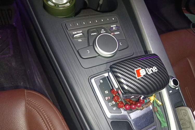 Used Audi A4L 2019 40 TFSI Ambition China VI Gear Lever