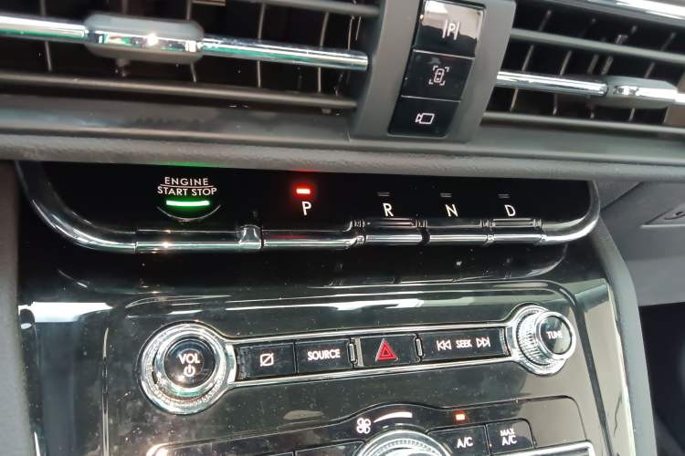 Used Lincoln Corsair 2021 2.0T Two-Wheel-Drive Luxury Edition
