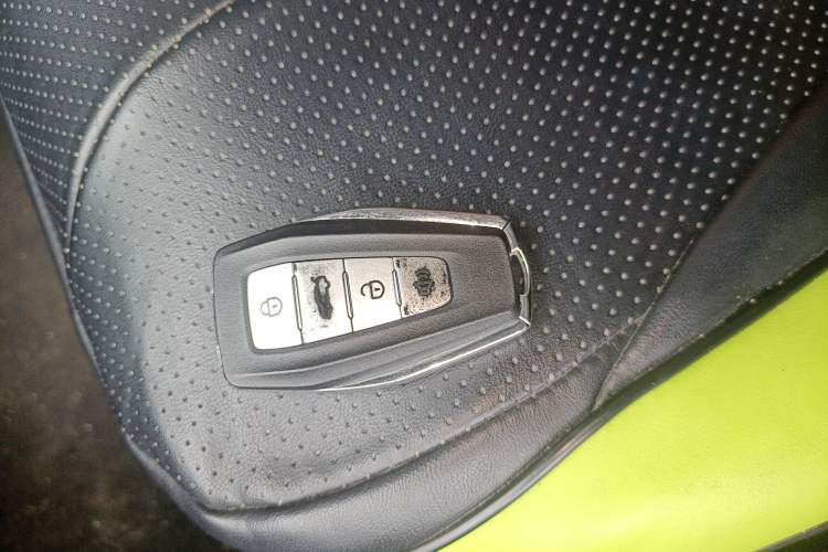 Used Geometry E Firefly 2024 301km Flowing Light Interior 1