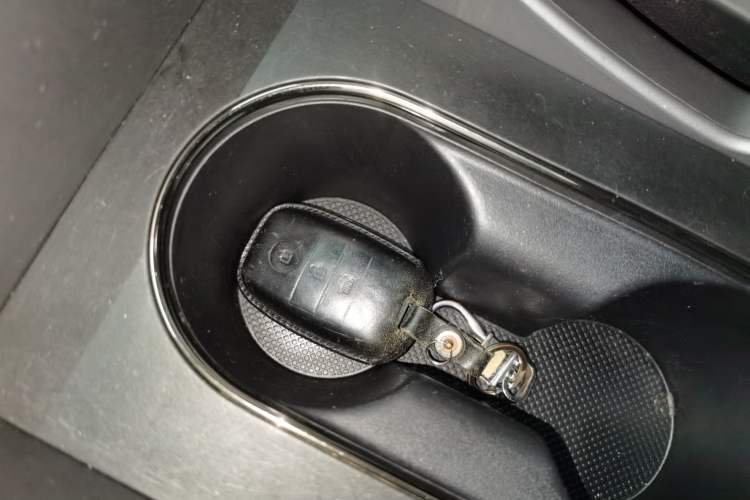 Used Kia Sportage R 2015 2.0L Automatic Two-Wheel Drive DLX Model Interior 1