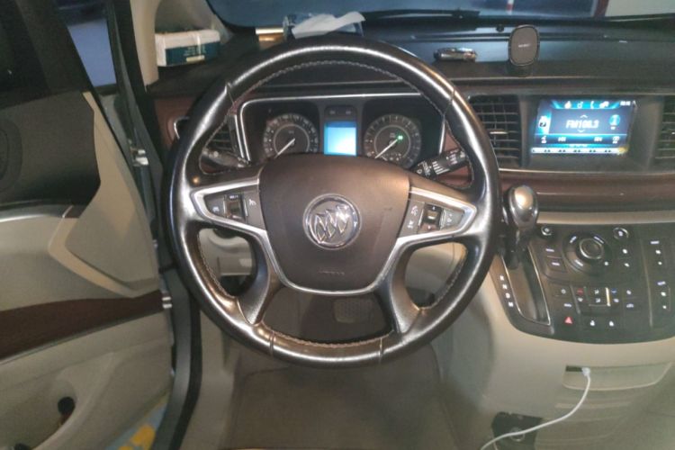 Used Buick GL8 2018 28T Luxury Model China VI Standard Steering Wheel
