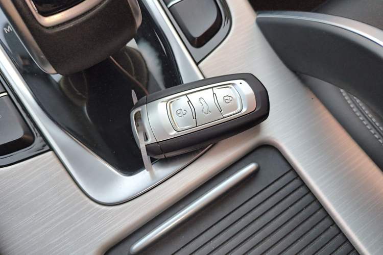 Used Geely Auto Emgrand X7 Sport 2020 1.8TD DCT Two-Wheel Drive Smart Connect 4G-Enabled Version Vehicle Key