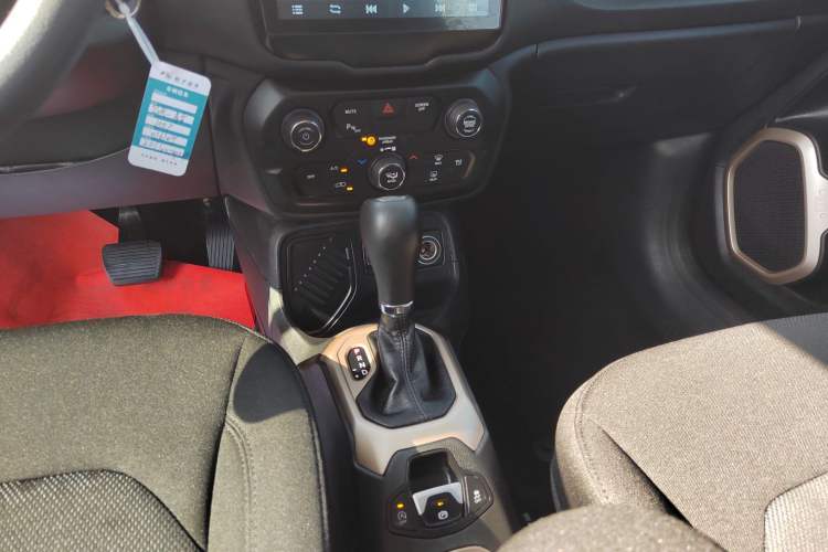 Used Jeep Renegade 2018 Connected Large Screen Version 180T Automatic High-Energy Edition
