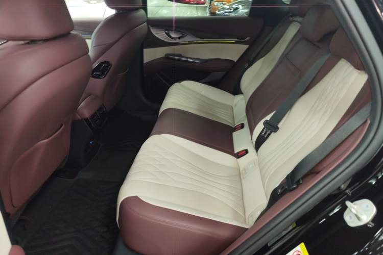 Used BYD Seal 2023 DM-i 1.5T 121km Flagship Model
