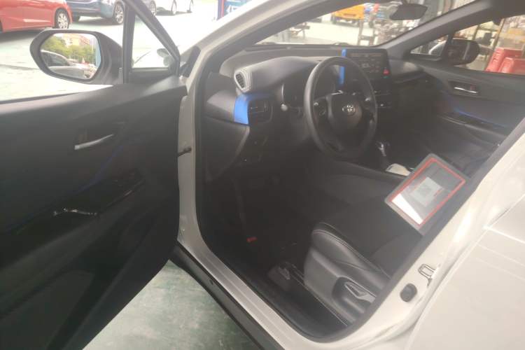 Used Toyota C-HR 2018 2.0L Leading with Sunroof China VI Standard
