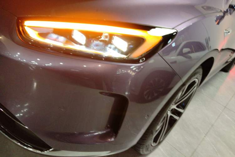 Used Hima AITO M5 2025 Extended-Range Ultra All-Wheel-Drive Version Left Front Headlight