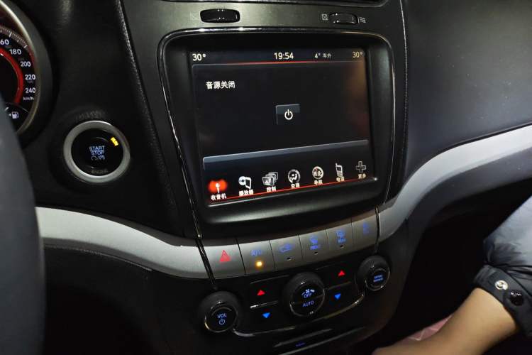 Used Dodge Journey 2013 2.4L Two-Wheel Drive Luxury Version