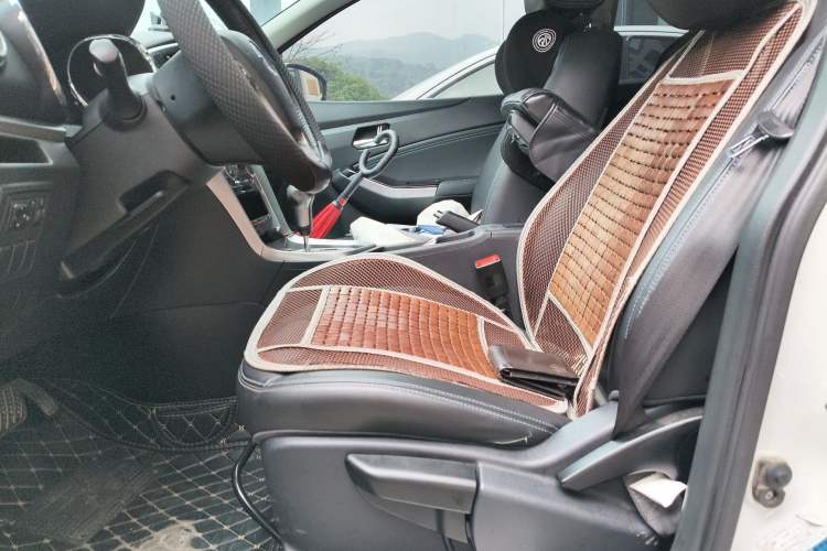 Used Venucia T70 2016 2.0L CVT Enjoy Edition