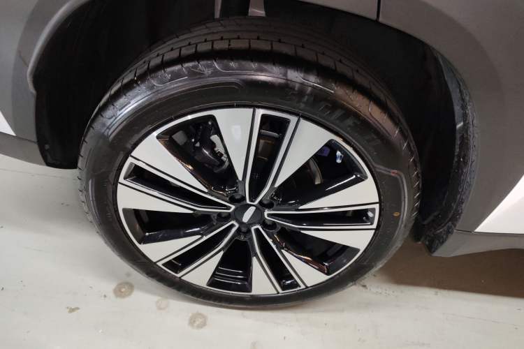 Used Geely Auto FX11 2025 4th Generation 1.5TD DCT Jinxiu Right Rear Wheel Hub