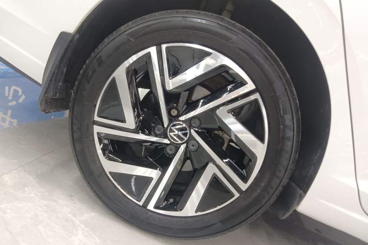 Used Volkswagen Sagitar 2023 280TSI DSG Beyond Lite Edition Right Rear Wheel Hub