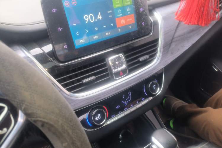 Used Baojun 730 2017 1.5T DCT Flagship Model 7 Seats China V Emission Standard Audio And AC Panel