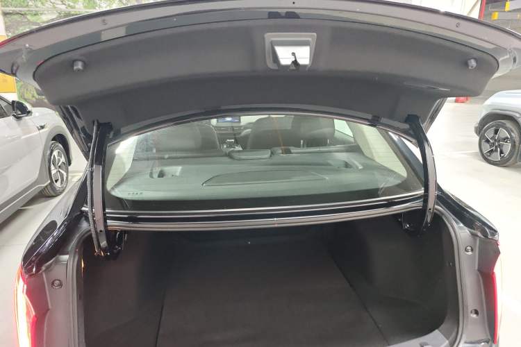 Used Hongqi E-QM5 2023 Revised Version Basic Travel Edition Trunk