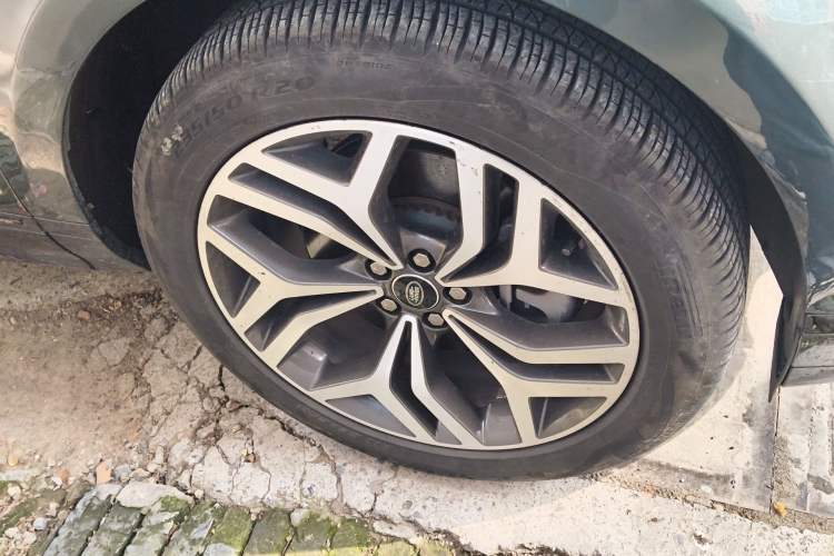 Used Land Rover Range Evoque 2021 Range Rover Velar L 249PS R-Dynamic First Edition Right Front Wheel Hub