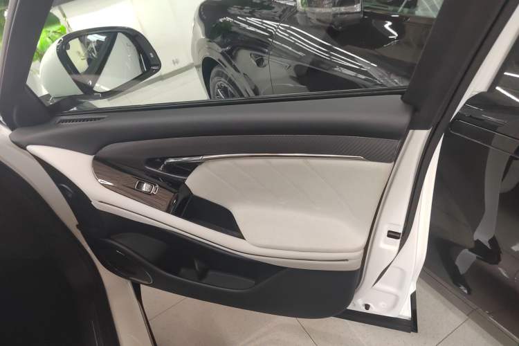 Used VOYAH FREE 2025 318 318 km Rear-Drive Touring Edition