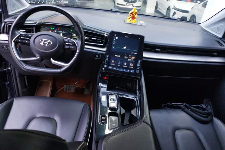 Used Hyundai Custo 2021 270TGDi Prestige LUX Audio And AC Panel