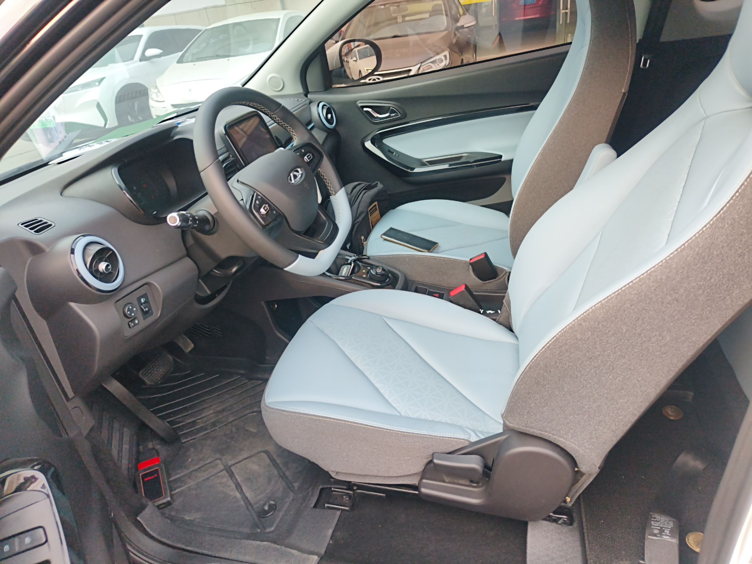 Переднее сиденье в автомобиле