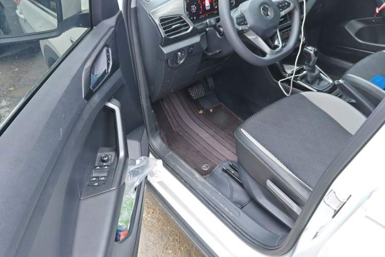 Used Volkswagen Tacqua 2020 1.5L Automatic Yue Driver Seat