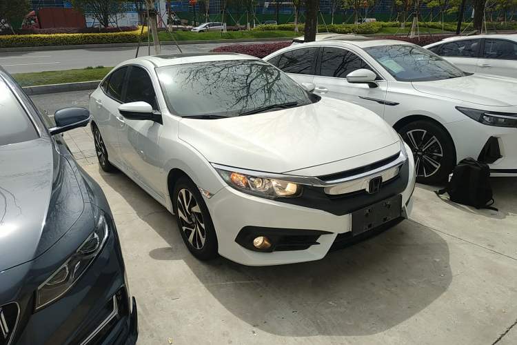 Used Honda Civic 2016 220TURBO CVT Luxury Edition Front Right 45 Deg