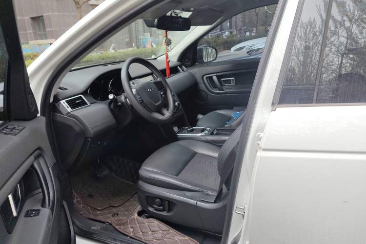 Used Land Rover Discovery Sport 2018 240 PS PURE Edition Left Front Seat