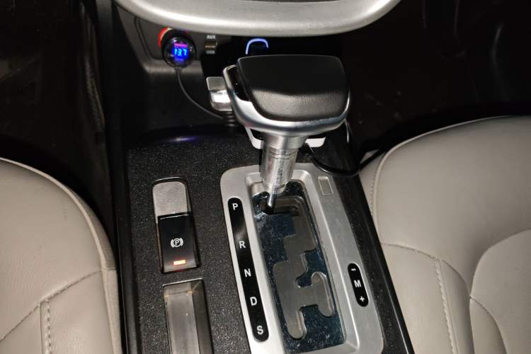 Used Bestune X80 2013 2.0L automatic luxury version Gear Lever