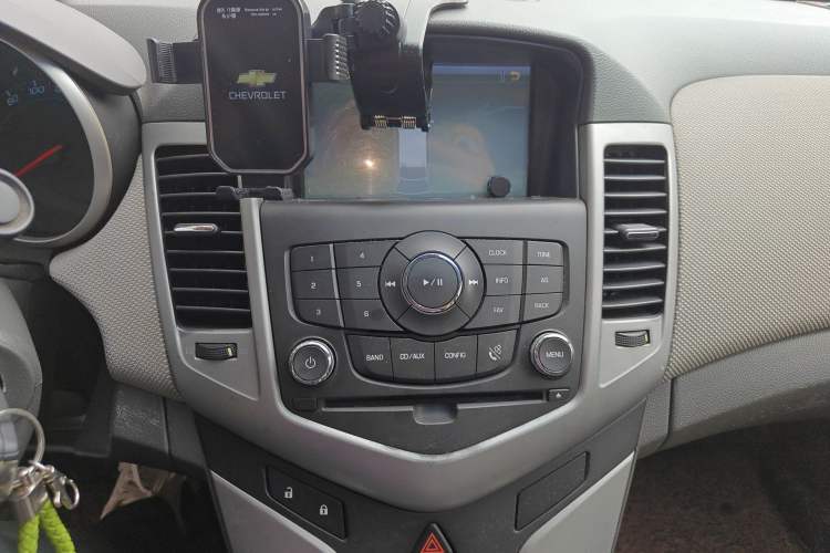 Used Chevrolet Cruze 2013 1.8L SE AT Audio And AC Panel