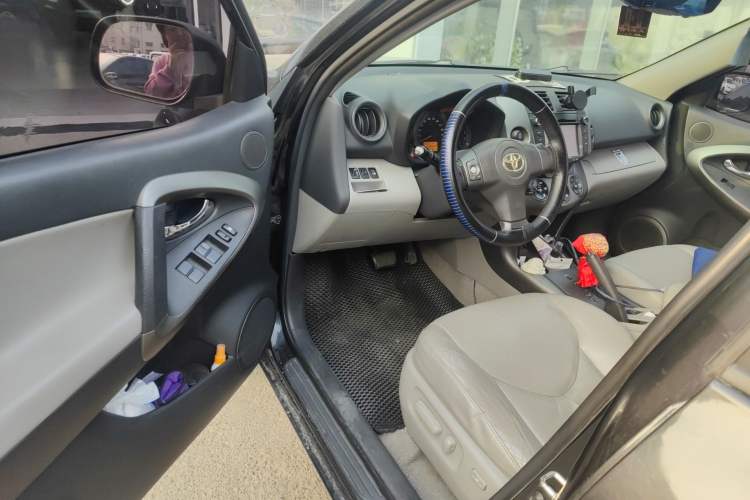 Used Toyota RAV4 2010 2.4L Automatic Deluxe Upgrade Edition Driver Seat