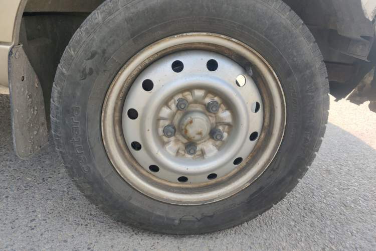 Used Wuling Rongguang 2019 1.5L Extended-Body Van Base Model with 2 Seats Right Front Wheel Hub