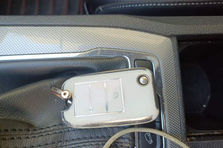 Used Roewe RX5 2016 30T Two-Wheel Drive Automatic Internet Smart Edition
