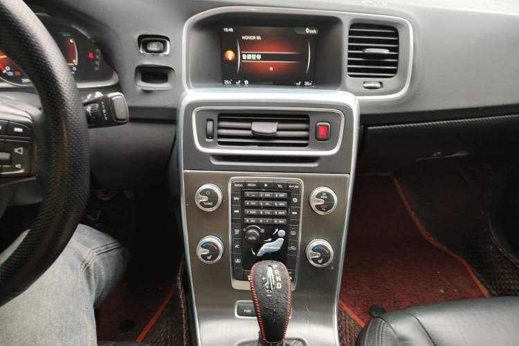 Used Volvo S60 New Energy 2015 S60L E-Drive Hybrid T6 Smart Drive Edition Audio And AC Panel