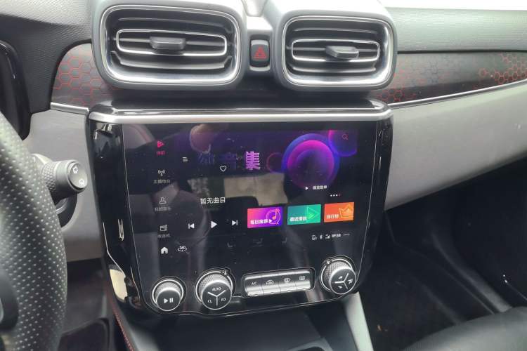 Used Lynk & Co 02 2019 1.5T DCT Two-Wheel Drive Pro Edition China VI Standard Audio And AC Panel