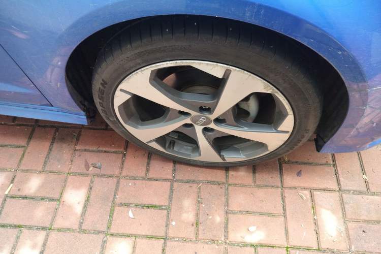 Used Audi A3 2020 Sportback 35 TFSI Fashion Edition China VI Emission Standard Right Front Wheel Hub