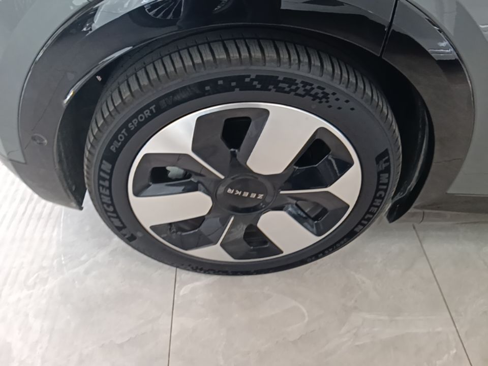 Zeekr MIX 2025 Intelligent Driving Version — снимка 11
