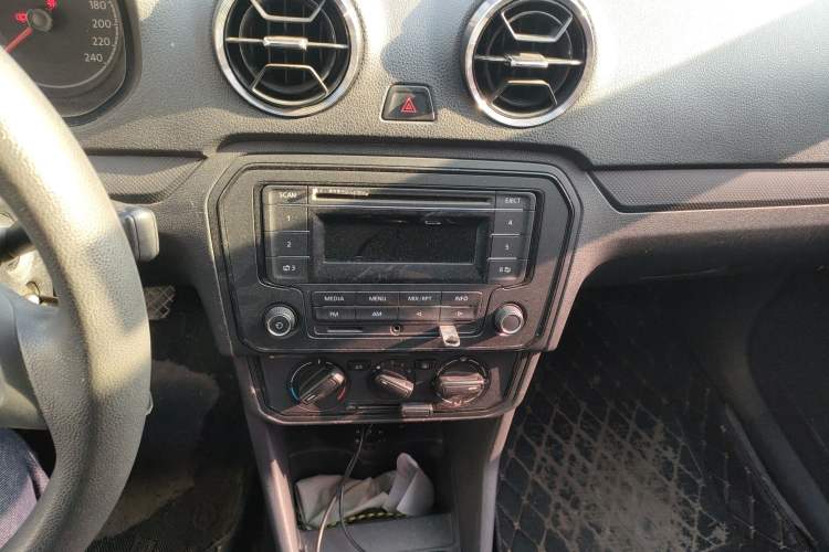 Used Volkswagen Jetta 2019 Dream Edition 1.5L Manual Fashion Version
