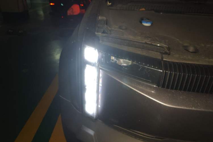 Used iCAR 03 2024 472km Four-Wheel Drive Long-Range Version Right Front Headlight