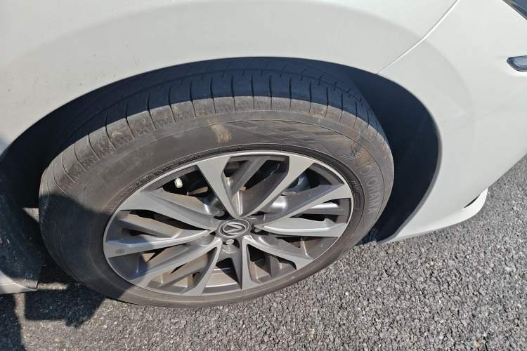 Used Lexus ES 2025 200 Premium Edition Right Front Wheel Hub